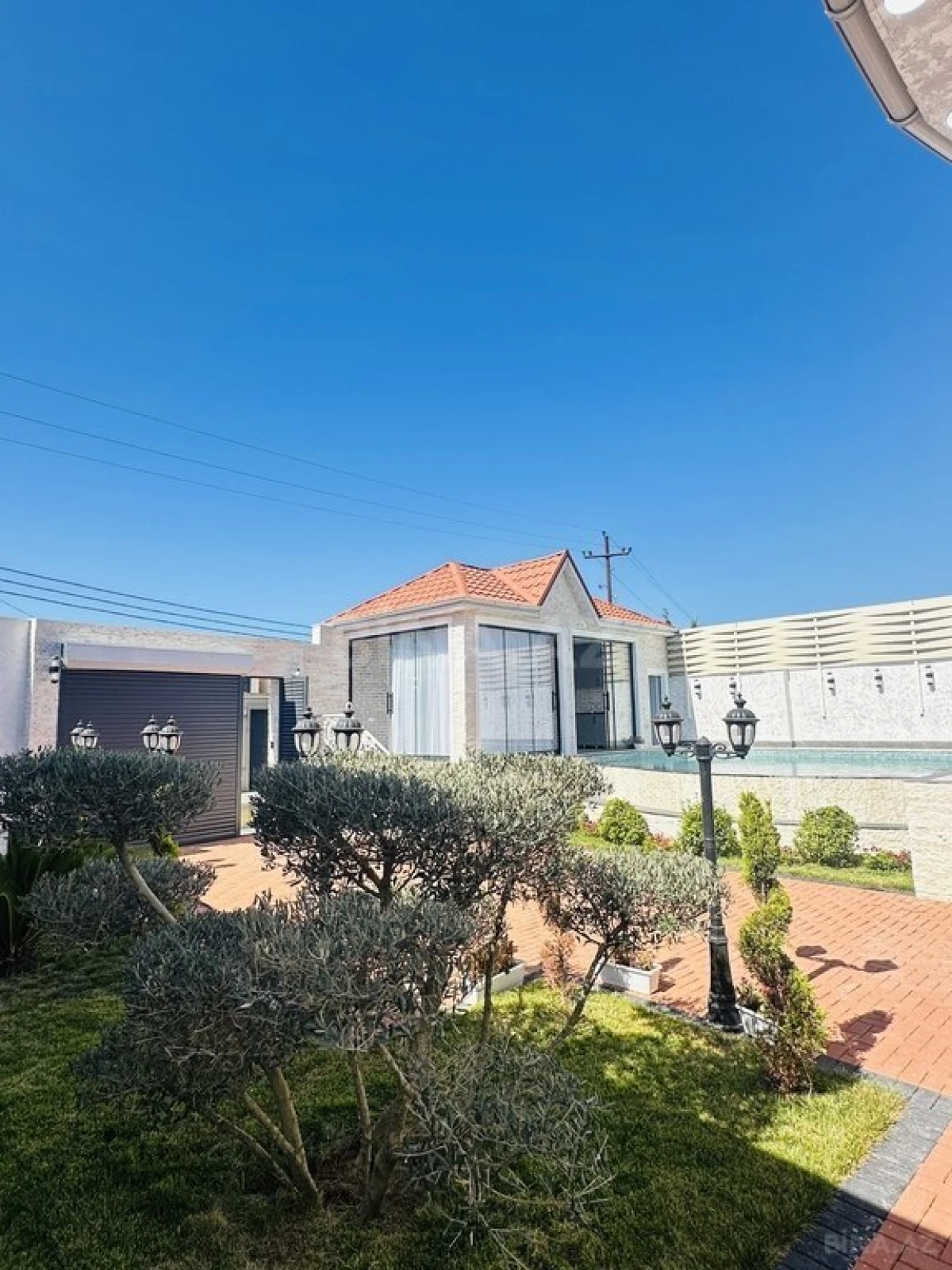 Satılır 5 otaqlı həyət evi 220 m²