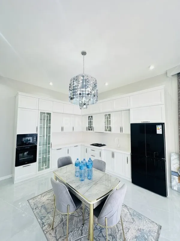 Satılır 5 otaqlı həyət evi 220 m²