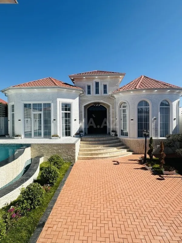 Satılır 5 otaqlı həyət evi 220 m²