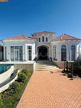 Satılır 5 otaqlı həyət evi 220 m²