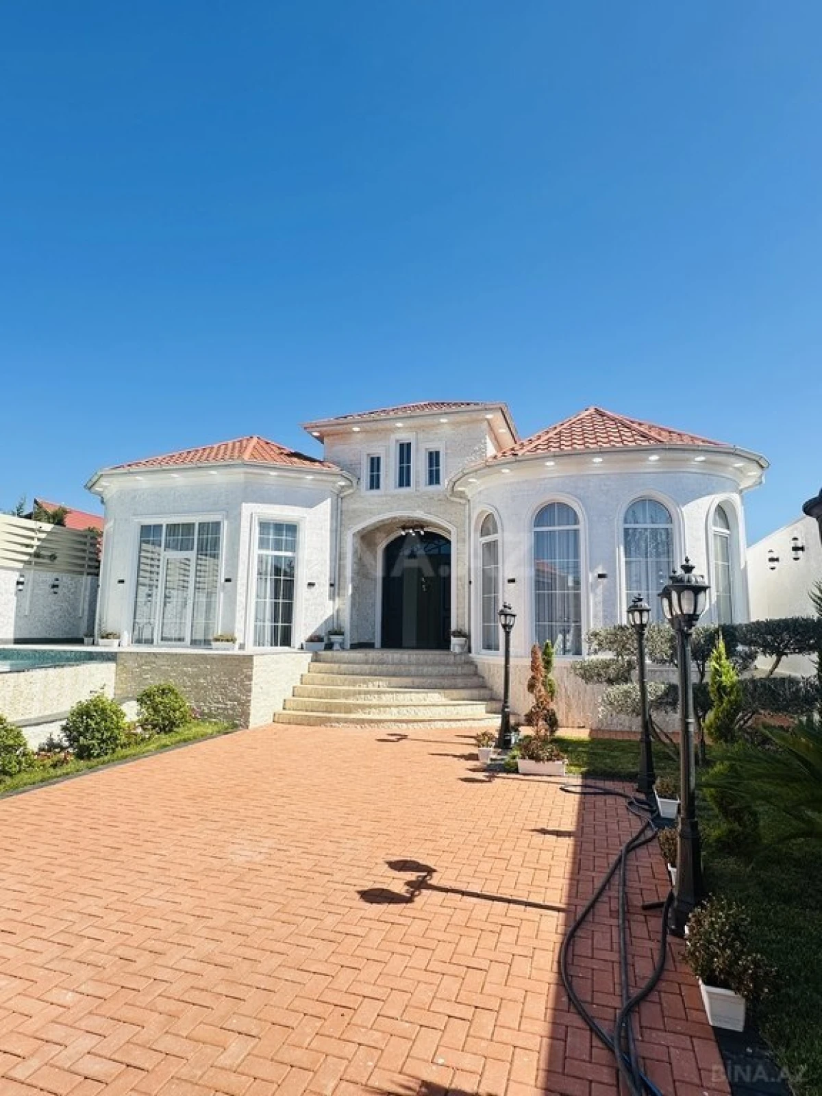 Satılır 5 otaqlı həyət evi 220 m²