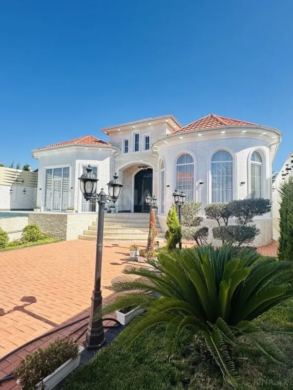 Satılır 5 otaqlı həyət evi 220 m²