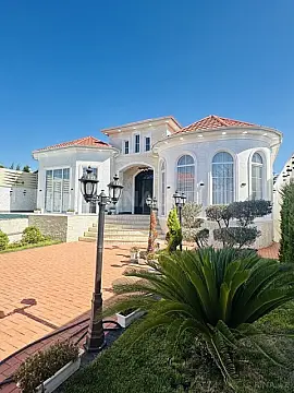 Satılır 5 otaqlı həyət evi 220 m²