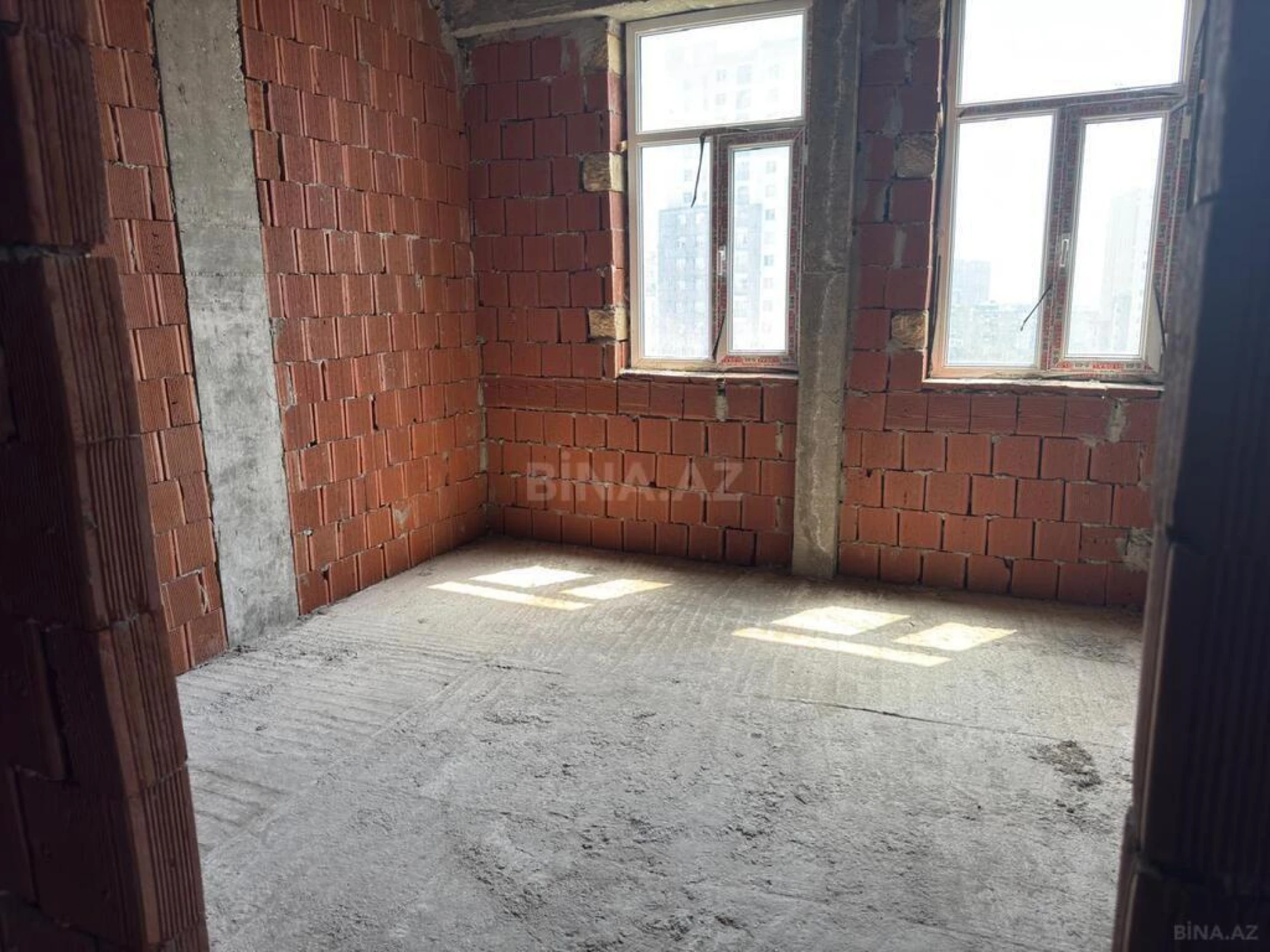 Satılır 3 otaqlı mənzil 137.5 m²