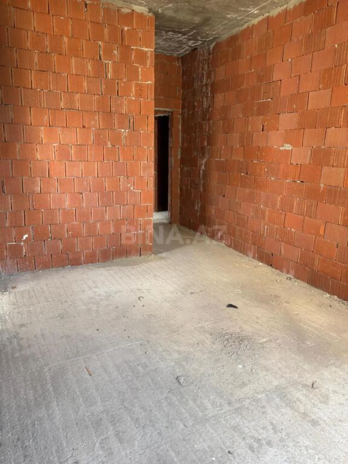 Satılır 3 otaqlı mənzil 137.5 m²