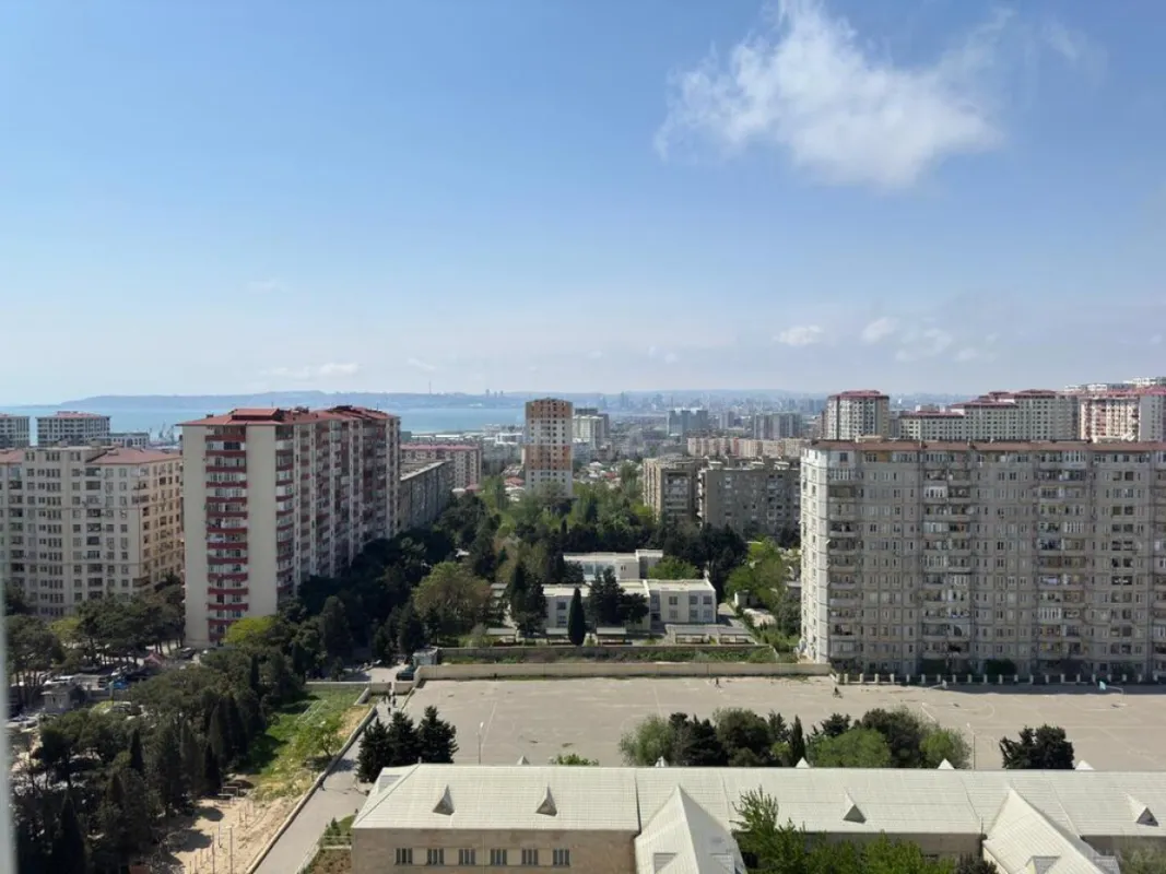 Satılır 3 otaqlı mənzil 137.5 m²