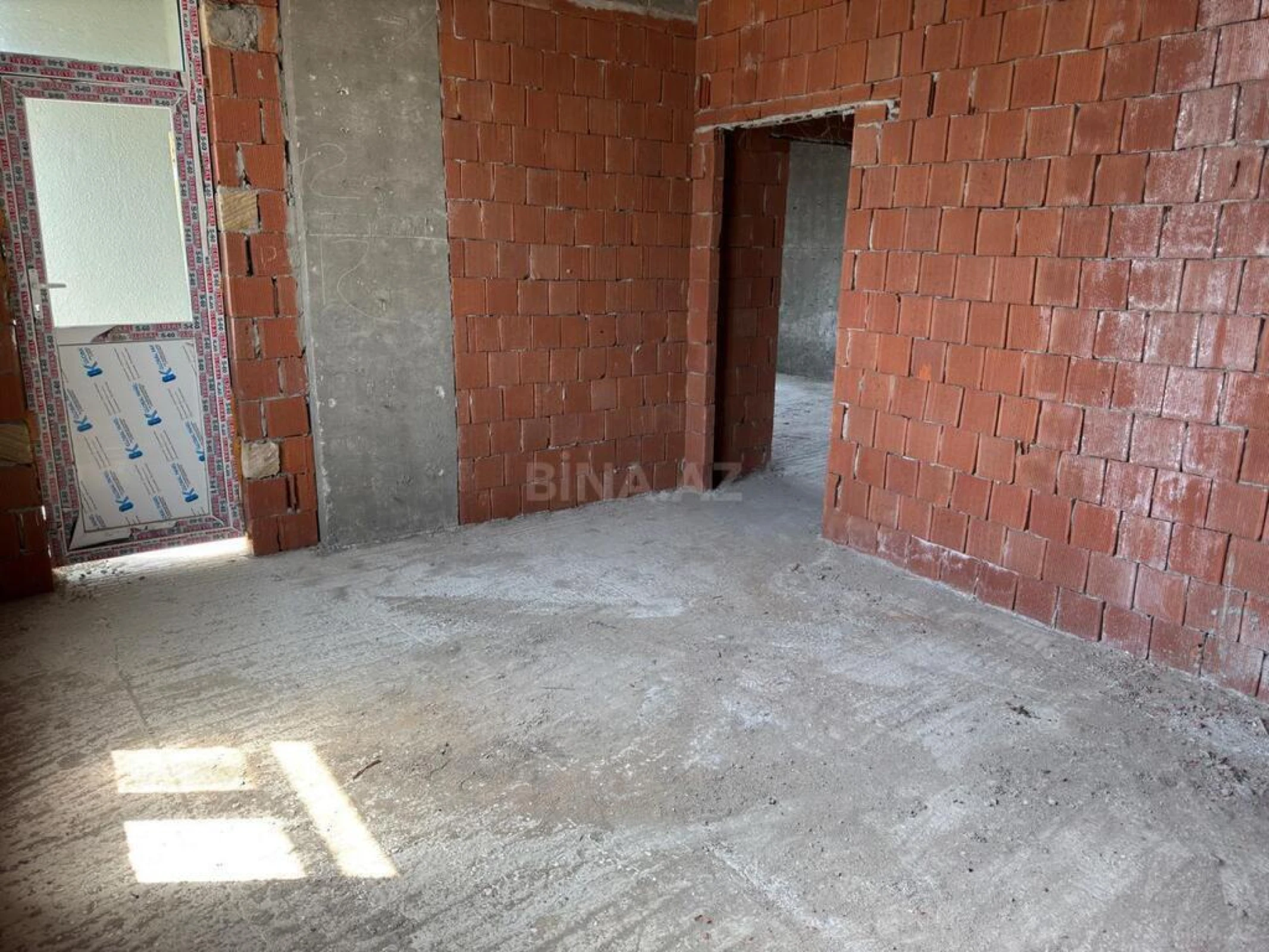 Satılır 3 otaqlı mənzil 137.5 m²