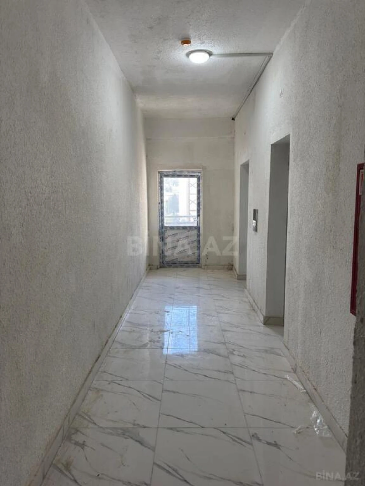 Satılır 3 otaqlı mənzil 137.5 m²