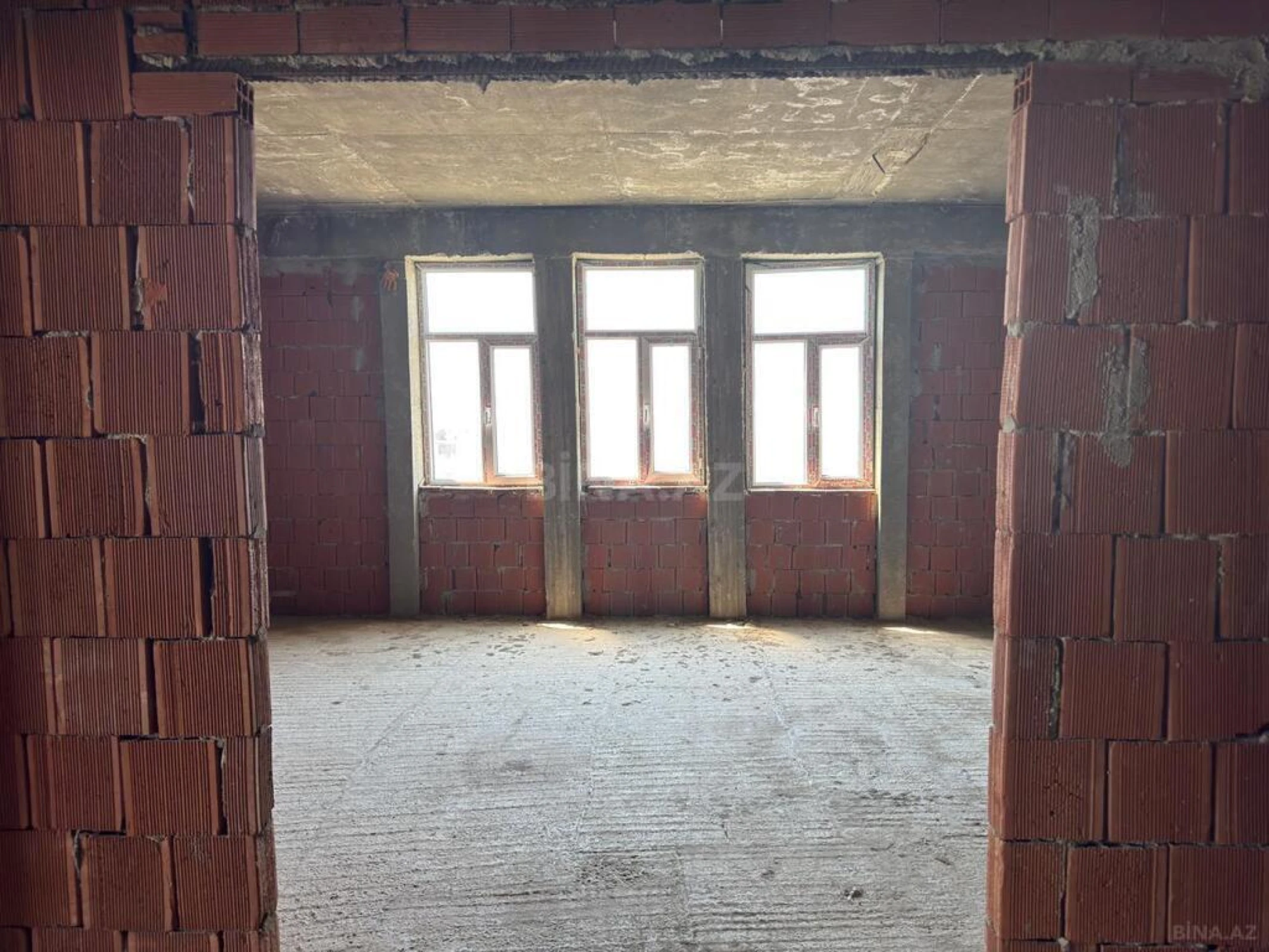 Satılır 3 otaqlı mənzil 137.5 m²
