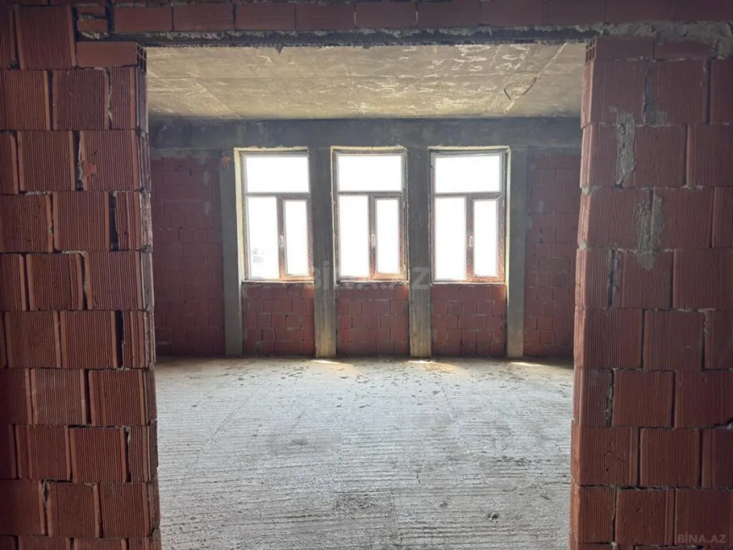 Satılır 3 otaqlı mənzil 137.5 m²