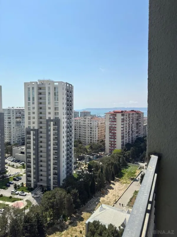 Satılır 3 otaqlı mənzil 137.5 m²