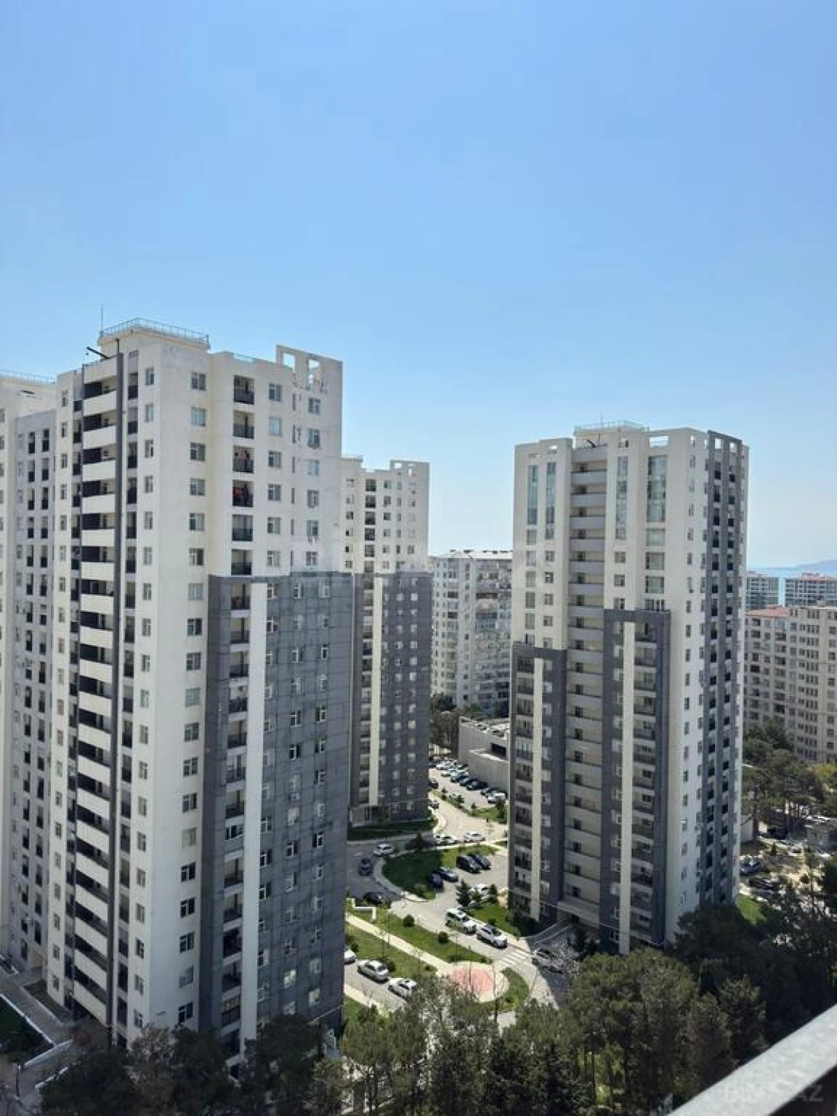 Satılır 3 otaqlı mənzil 137.5 m²