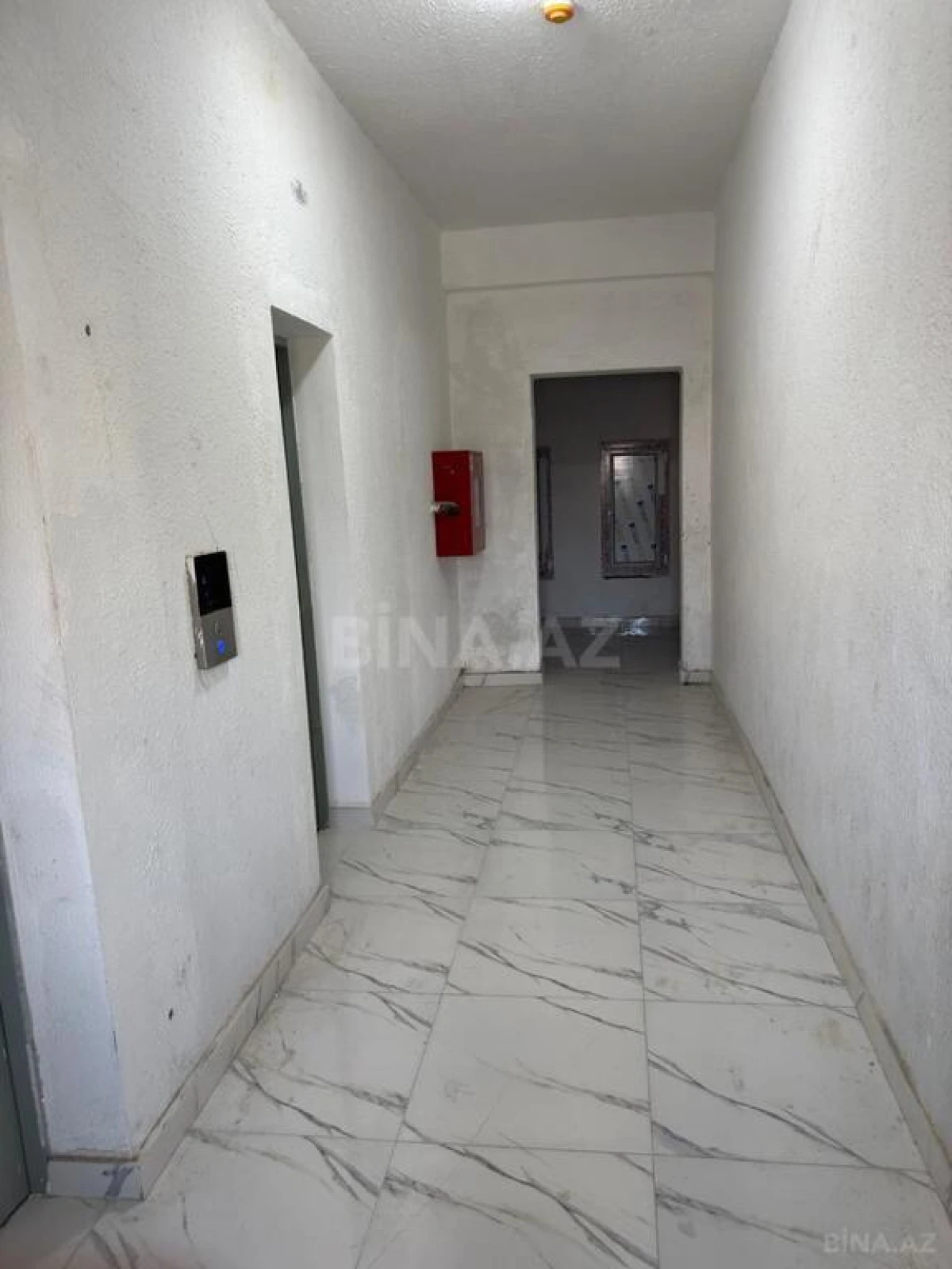Satılır 3 otaqlı mənzil 137.5 m²