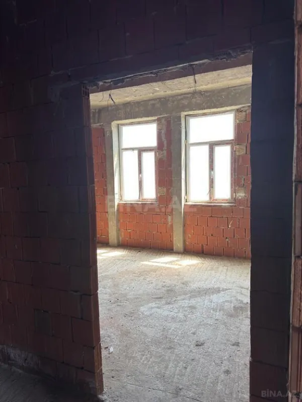 Satılır 3 otaqlı mənzil 137.5 m²