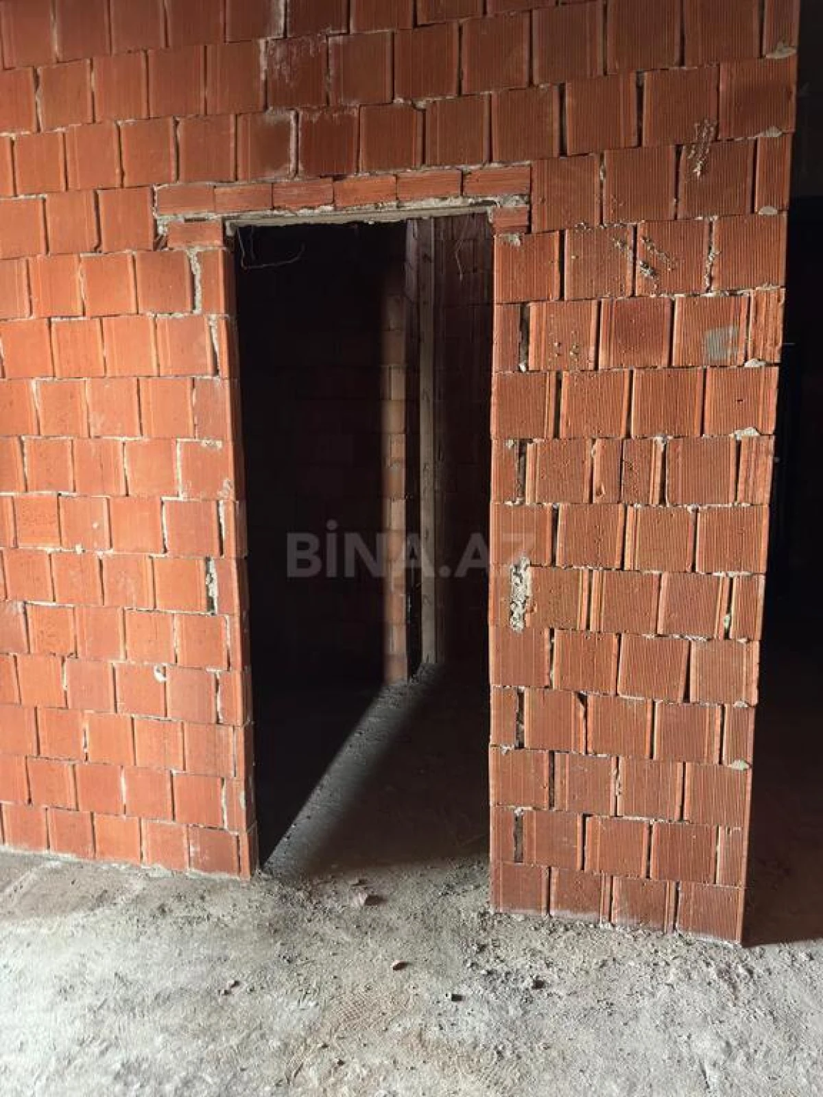 Satılır 3 otaqlı mənzil 137.5 m²