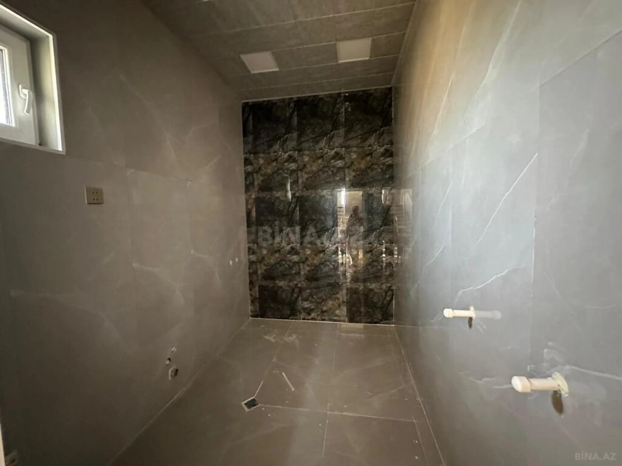 Satılır 5 otaqlı həyət evi 330 m²