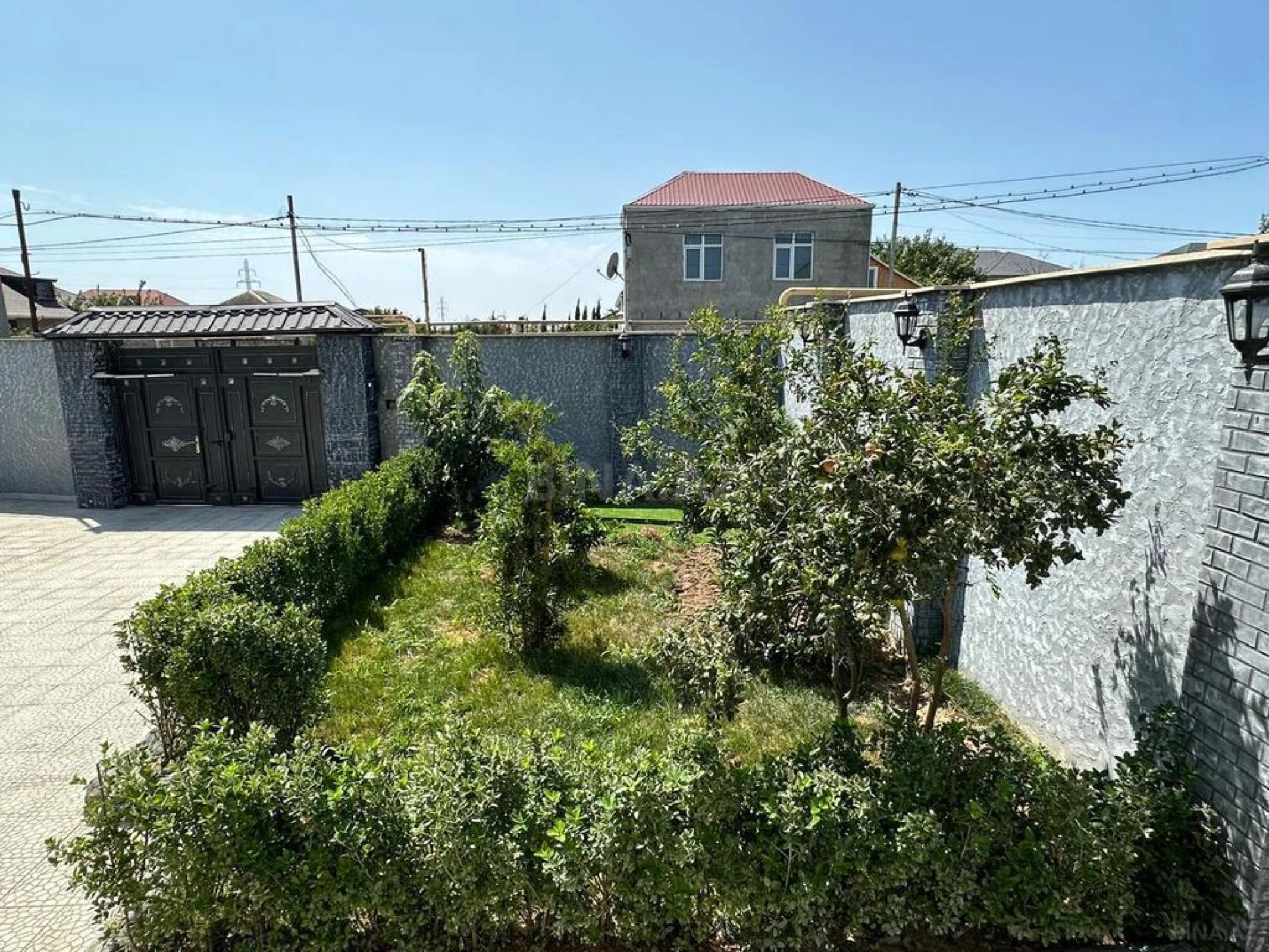 Satılır 5 otaqlı həyət evi 330 m²