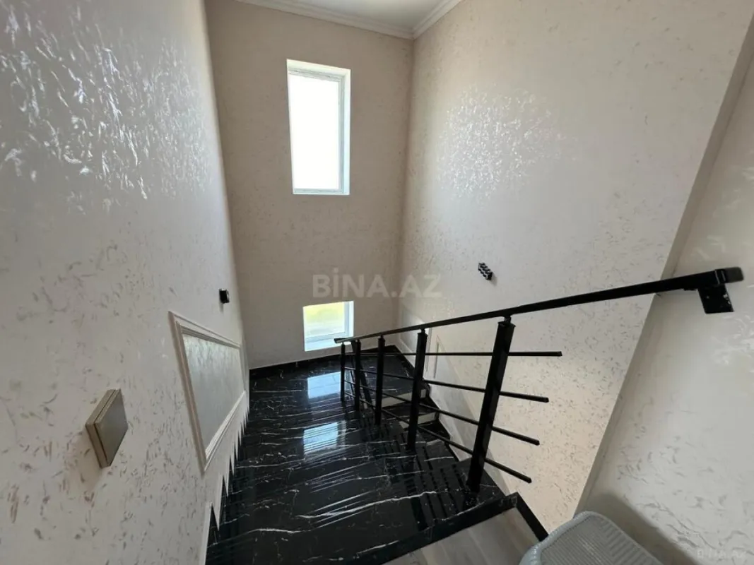 Satılır 5 otaqlı həyət evi 330 m²