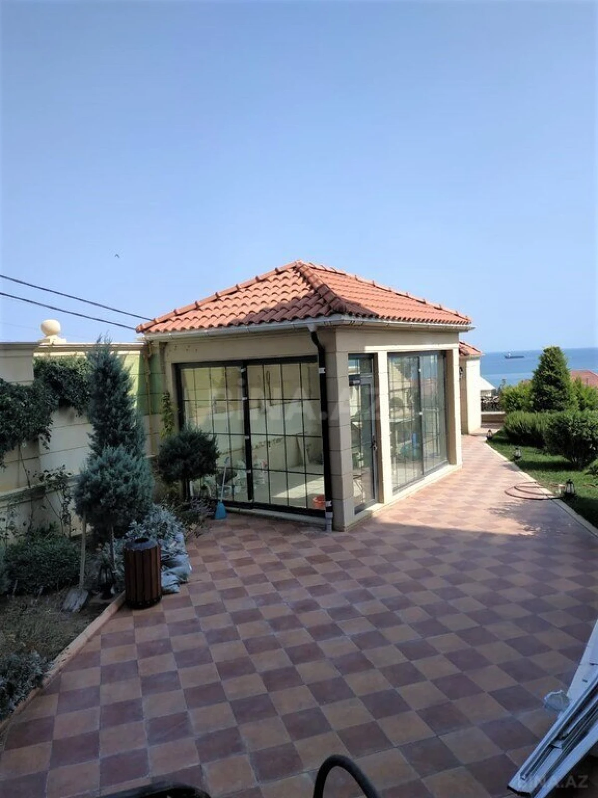 Kirayə verilir 8 otaqlı həyət evi 1000 m²