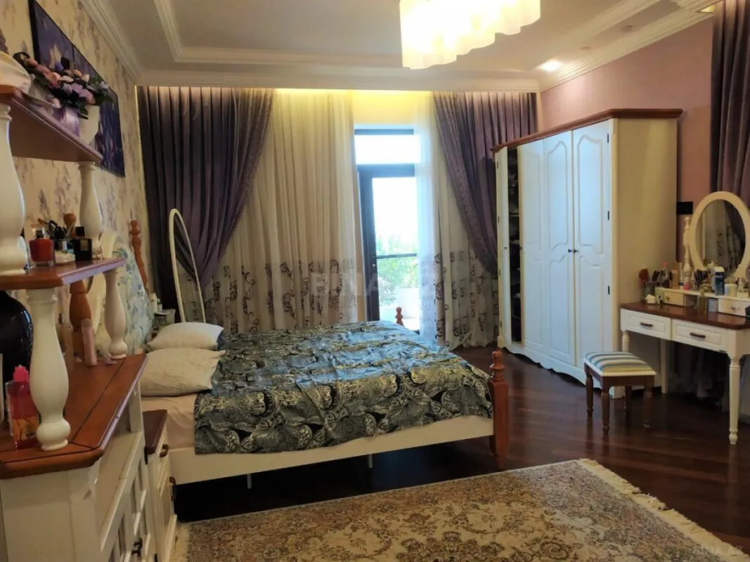 Kirayə verilir 8 otaqlı həyət evi 1000 m²