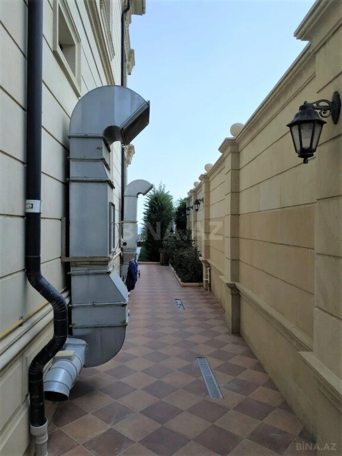 Kirayə verilir 8 otaqlı həyət evi 1000 m²