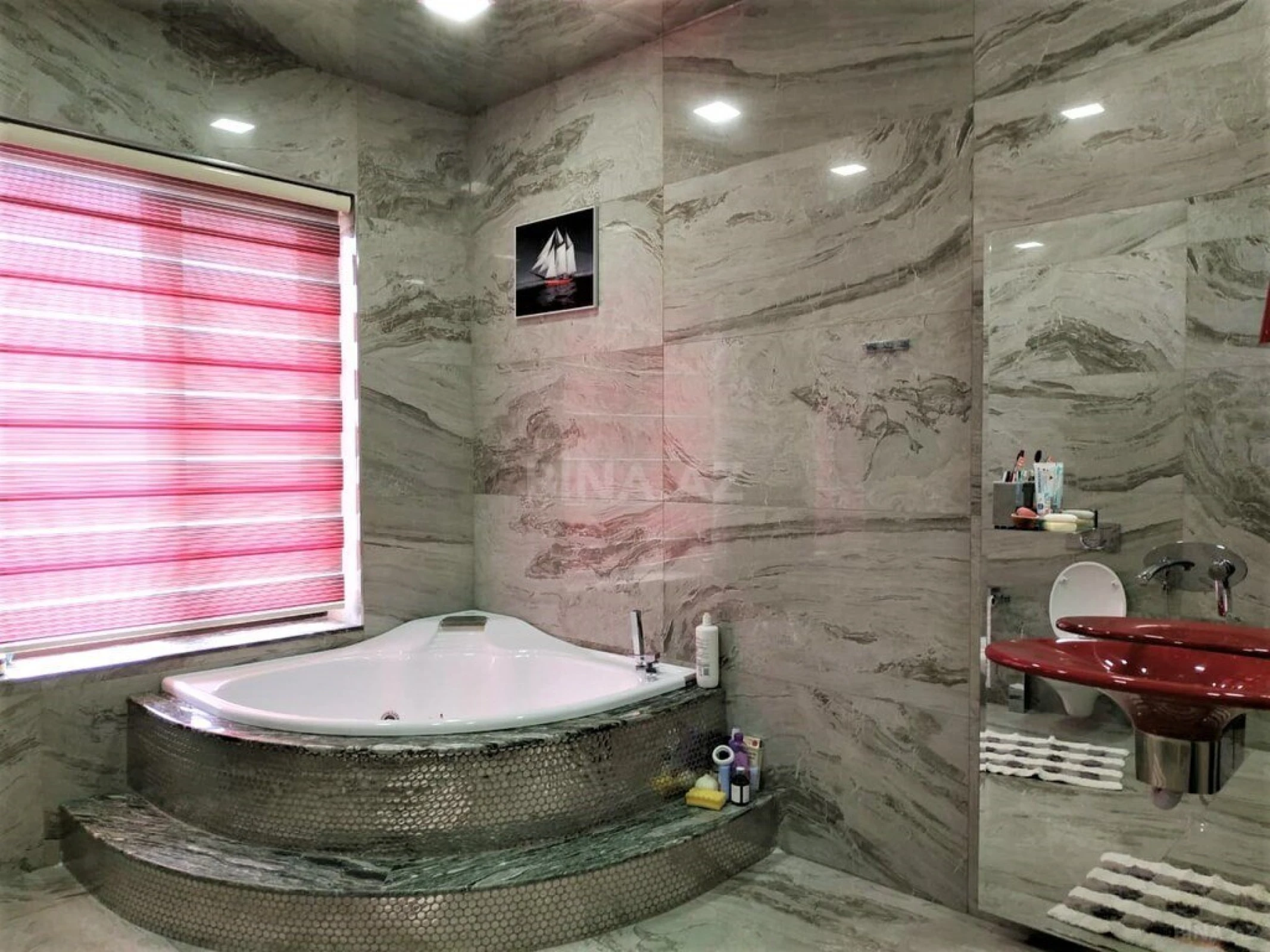 Kirayə verilir 8 otaqlı həyət evi 1000 m²