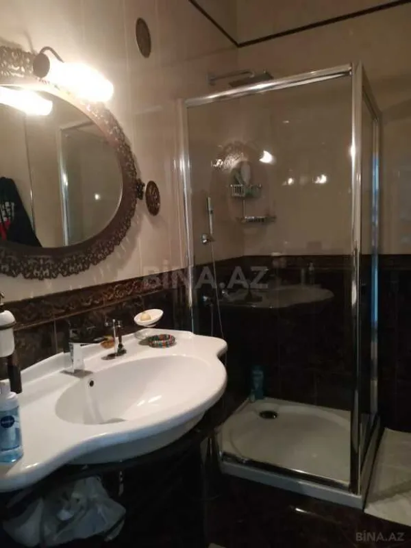 Kirayə verilir 8 otaqlı həyət evi 1000 m²