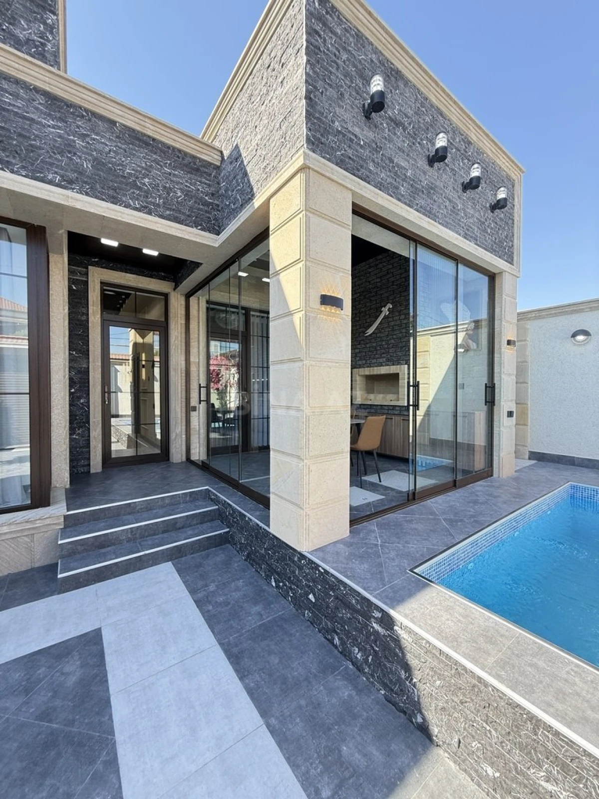 Satılır 4 otaqlı həyət evi 135 m²