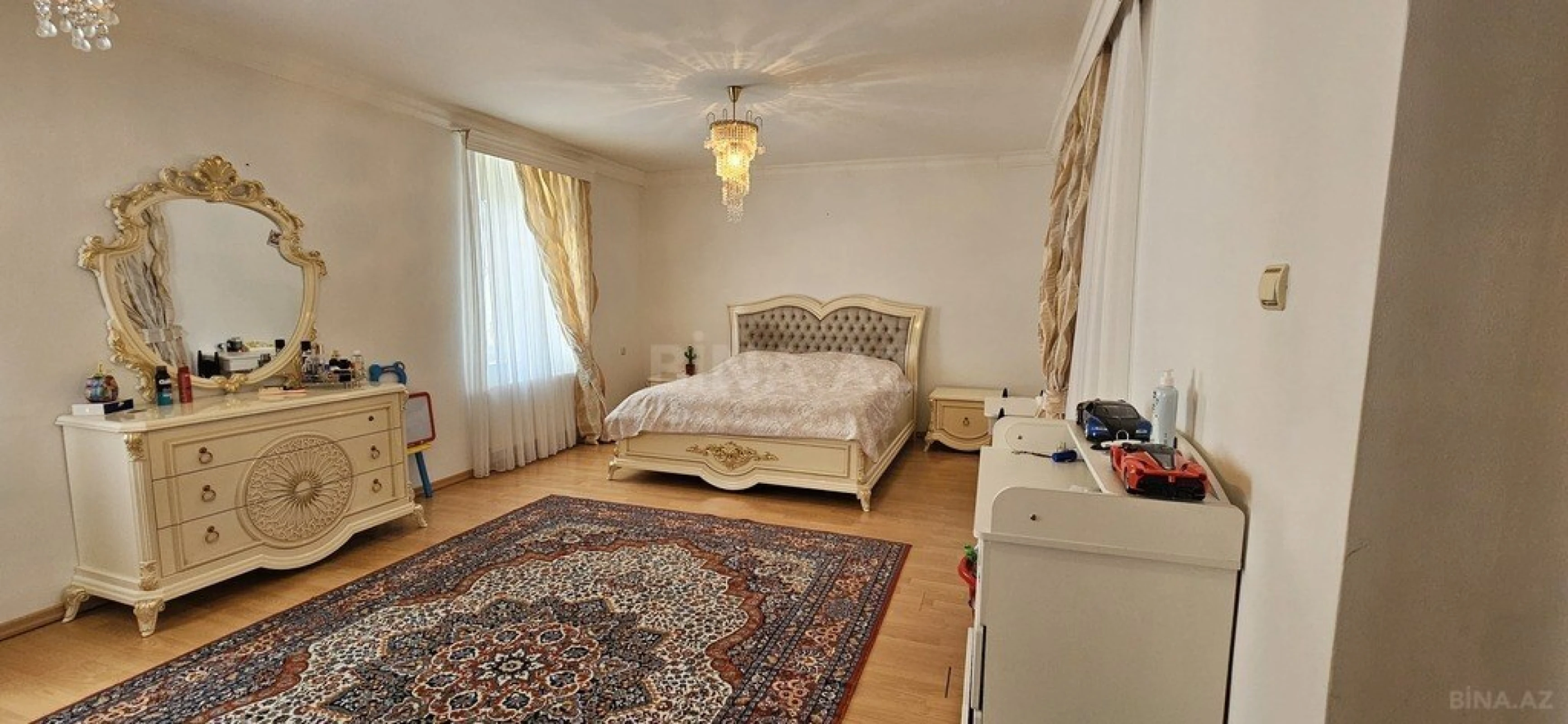 Satılır 7 otaqlı həyət evi 390 m²