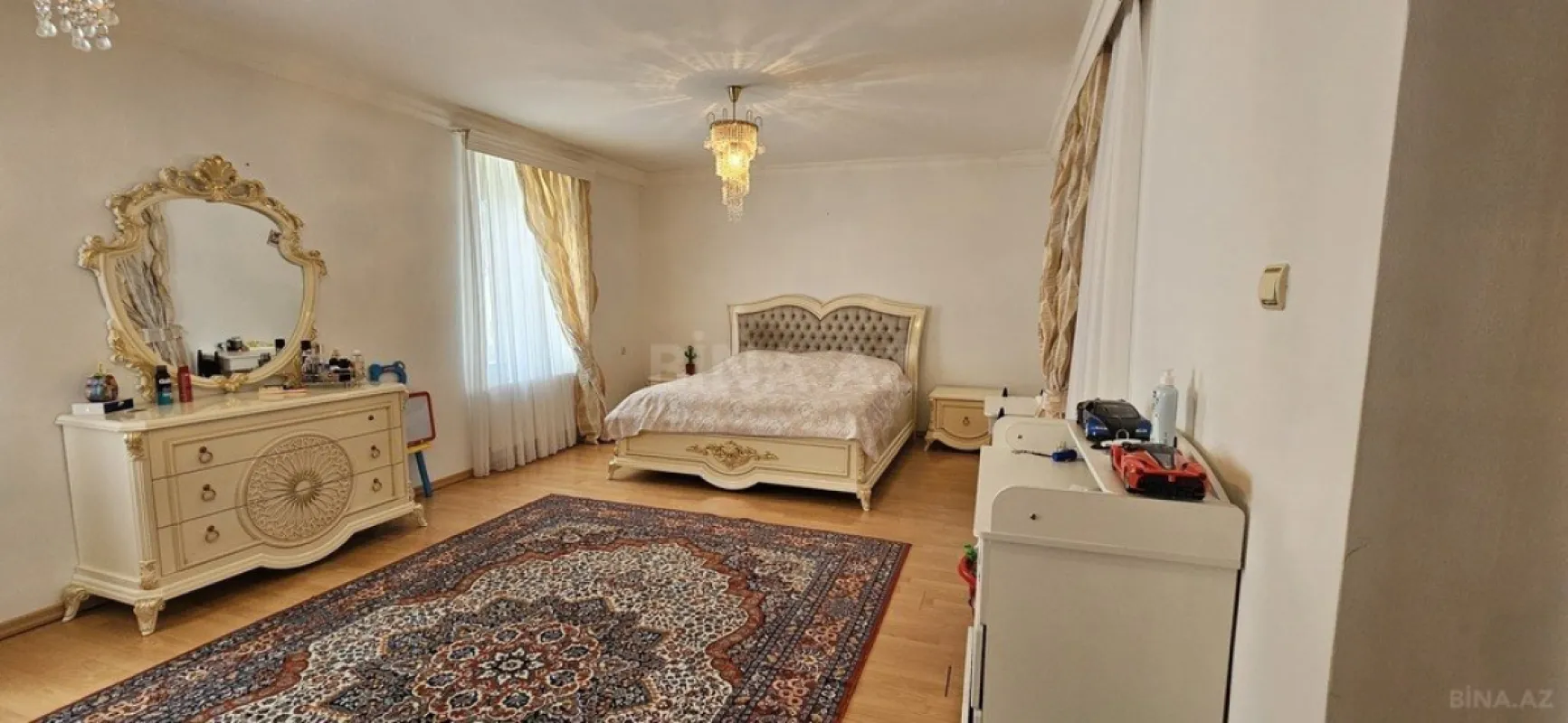 Satılır 7 otaqlı həyət evi 390 m²