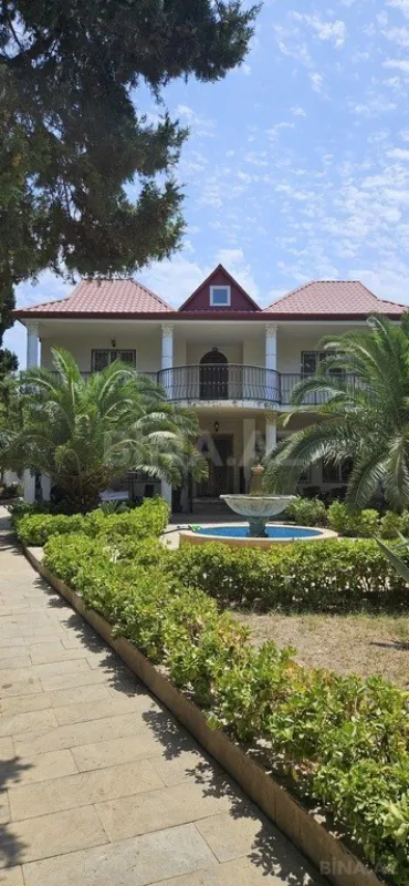 Satılır 7 otaqlı həyət evi 390 m²