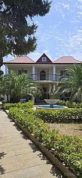 Satılır 7 otaqlı həyət evi 390 m²