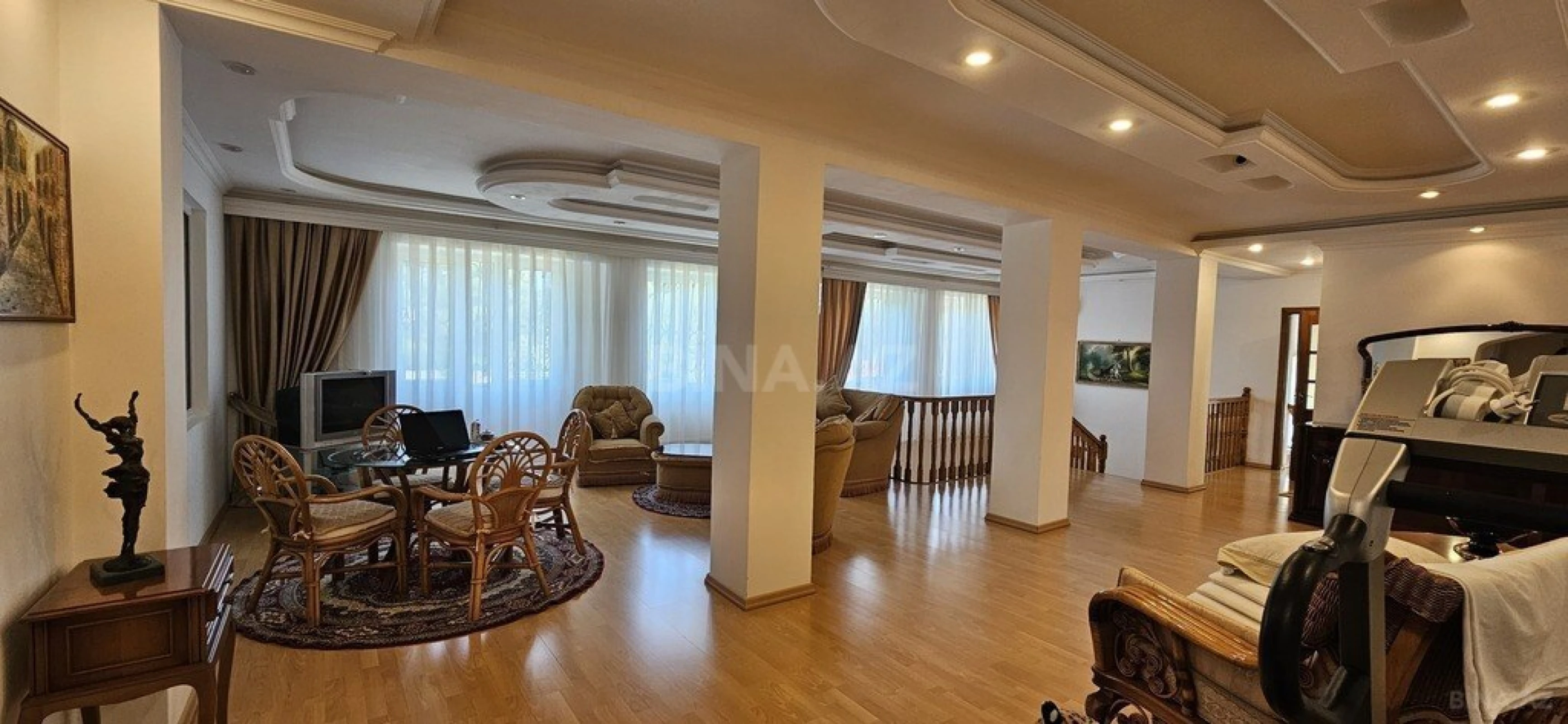 Satılır 7 otaqlı həyət evi 390 m²