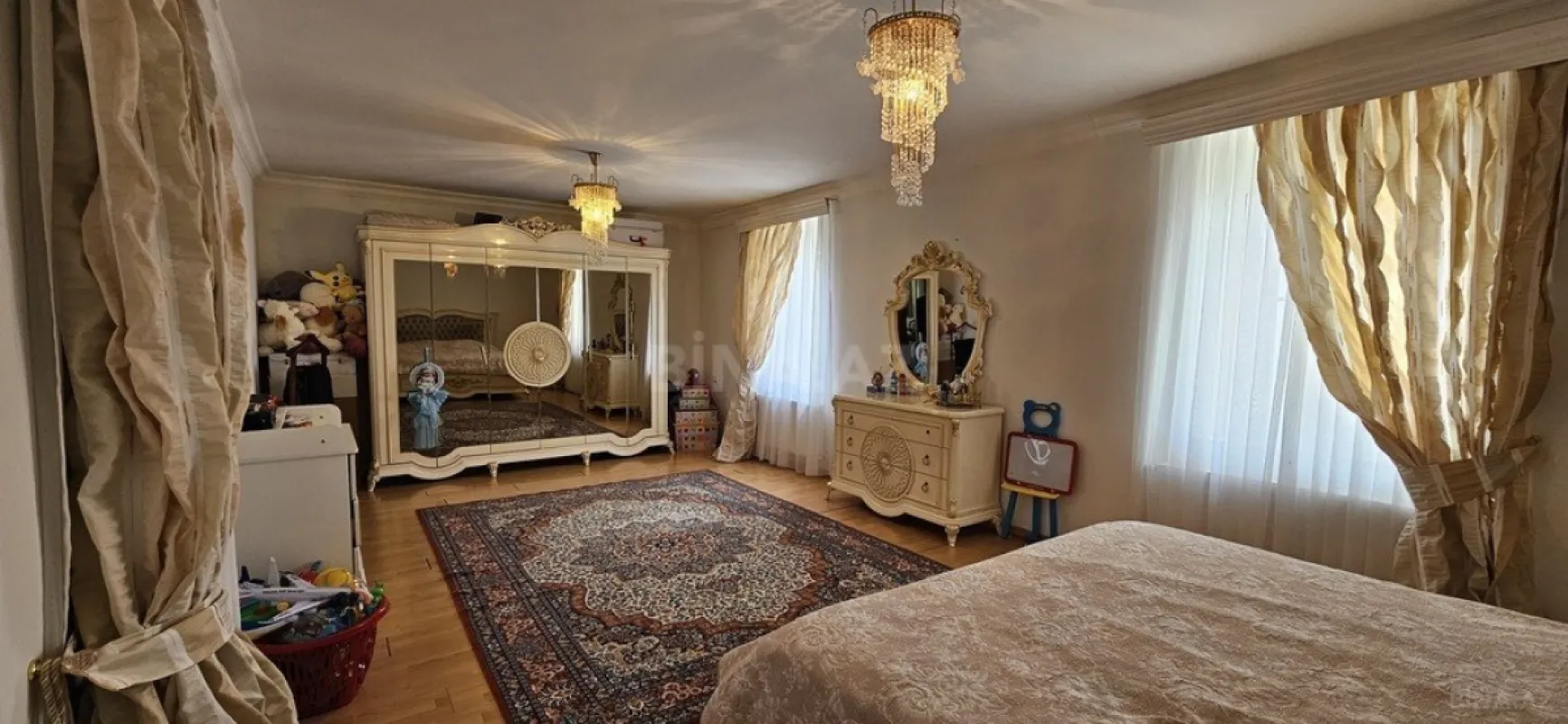 Satılır 7 otaqlı həyət evi 390 m²