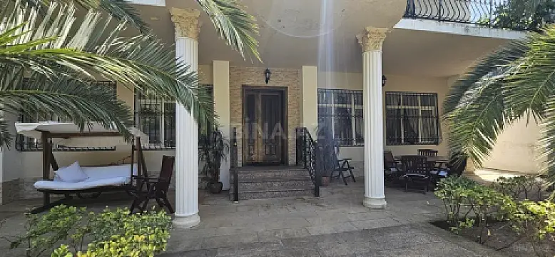 Satılır 7 otaqlı həyət evi 390 m²