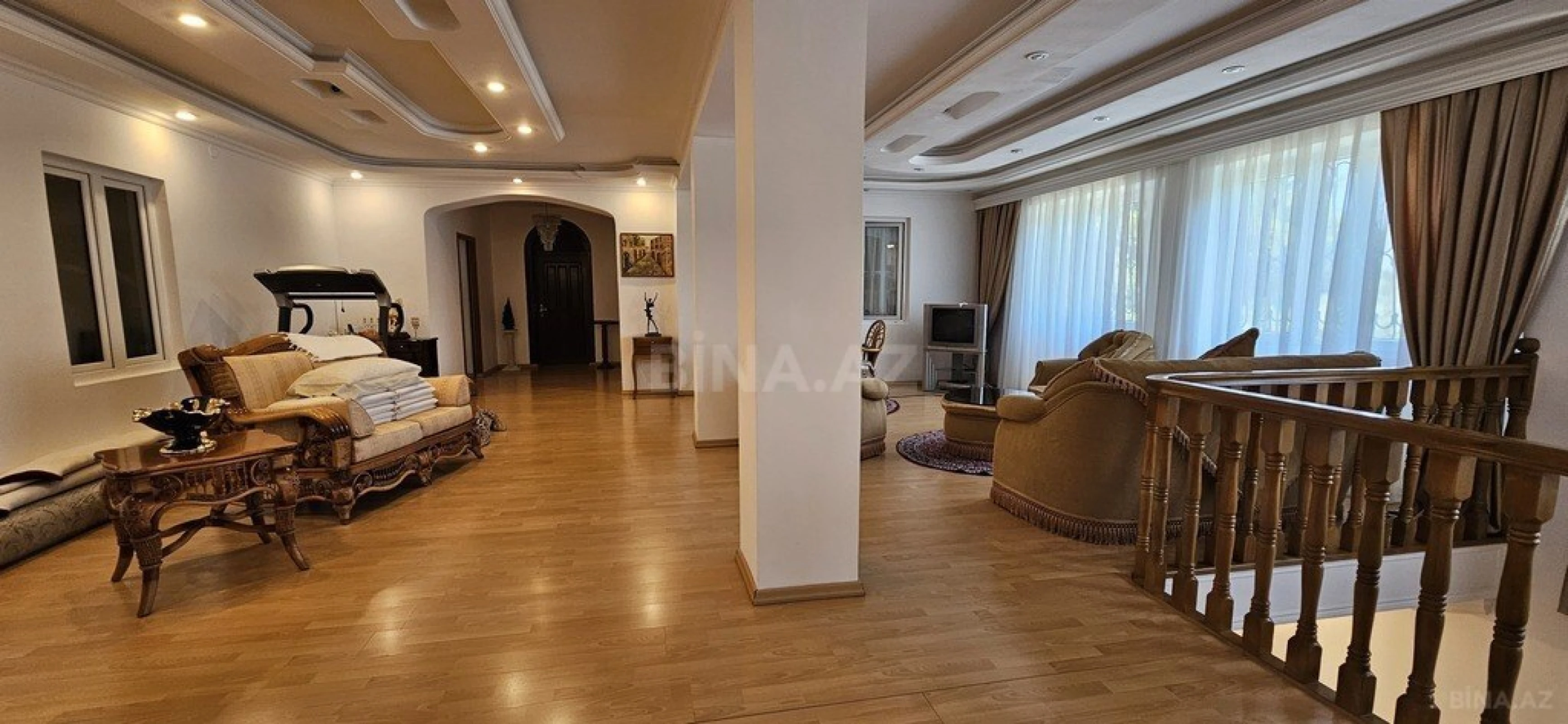 Satılır 7 otaqlı həyət evi 390 m²