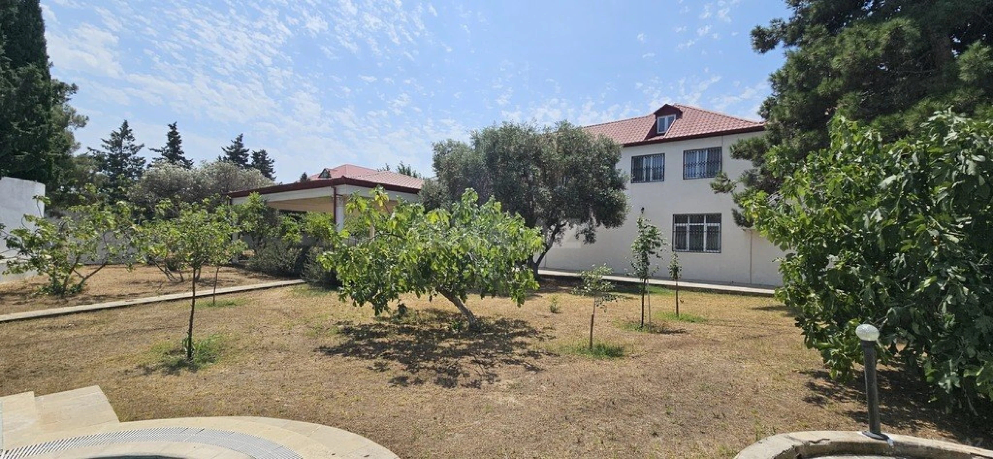 Satılır 7 otaqlı həyət evi 390 m²