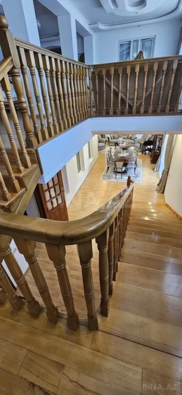 Satılır 7 otaqlı həyət evi 390 m²