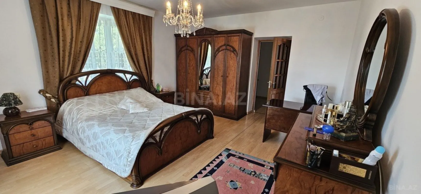Satılır 7 otaqlı həyət evi 390 m²