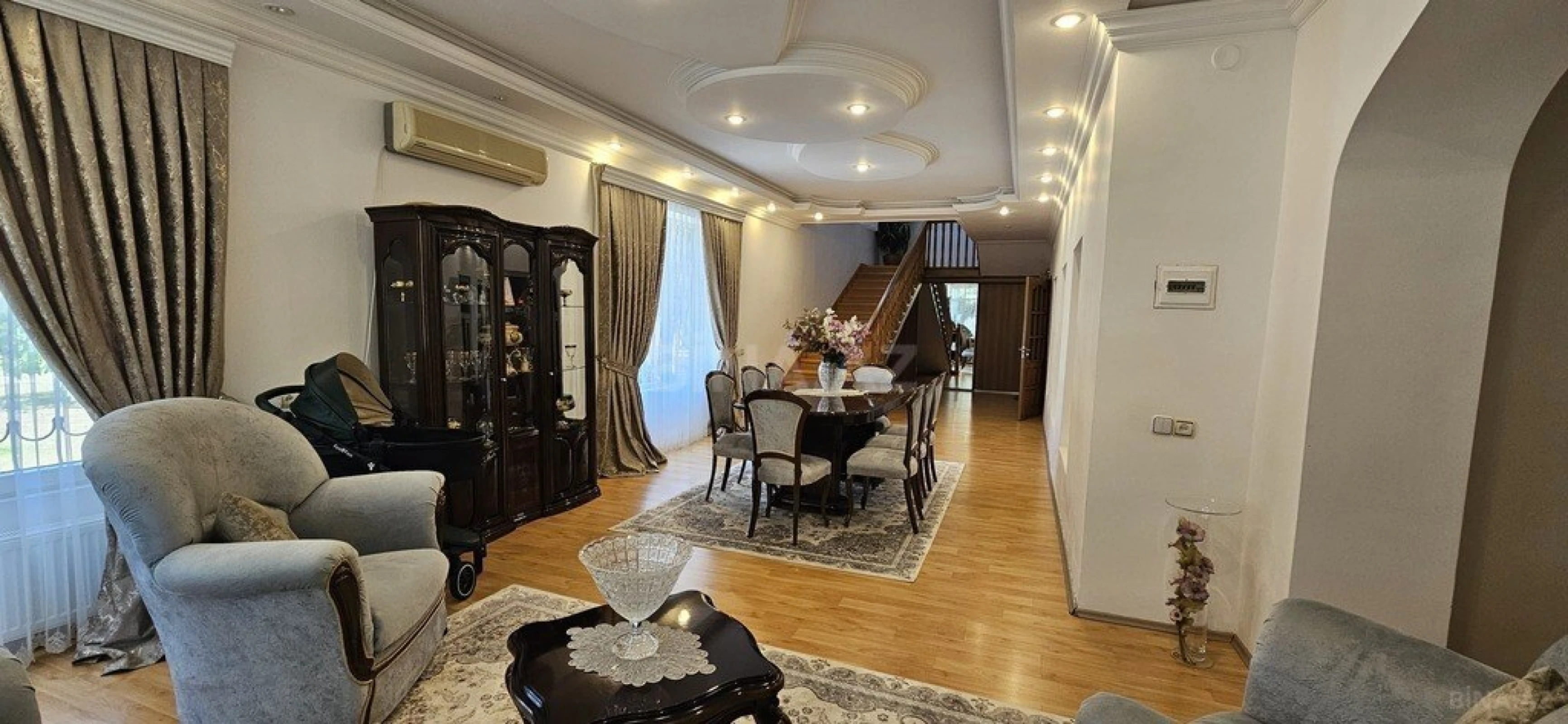 Satılır 7 otaqlı həyət evi 390 m²
