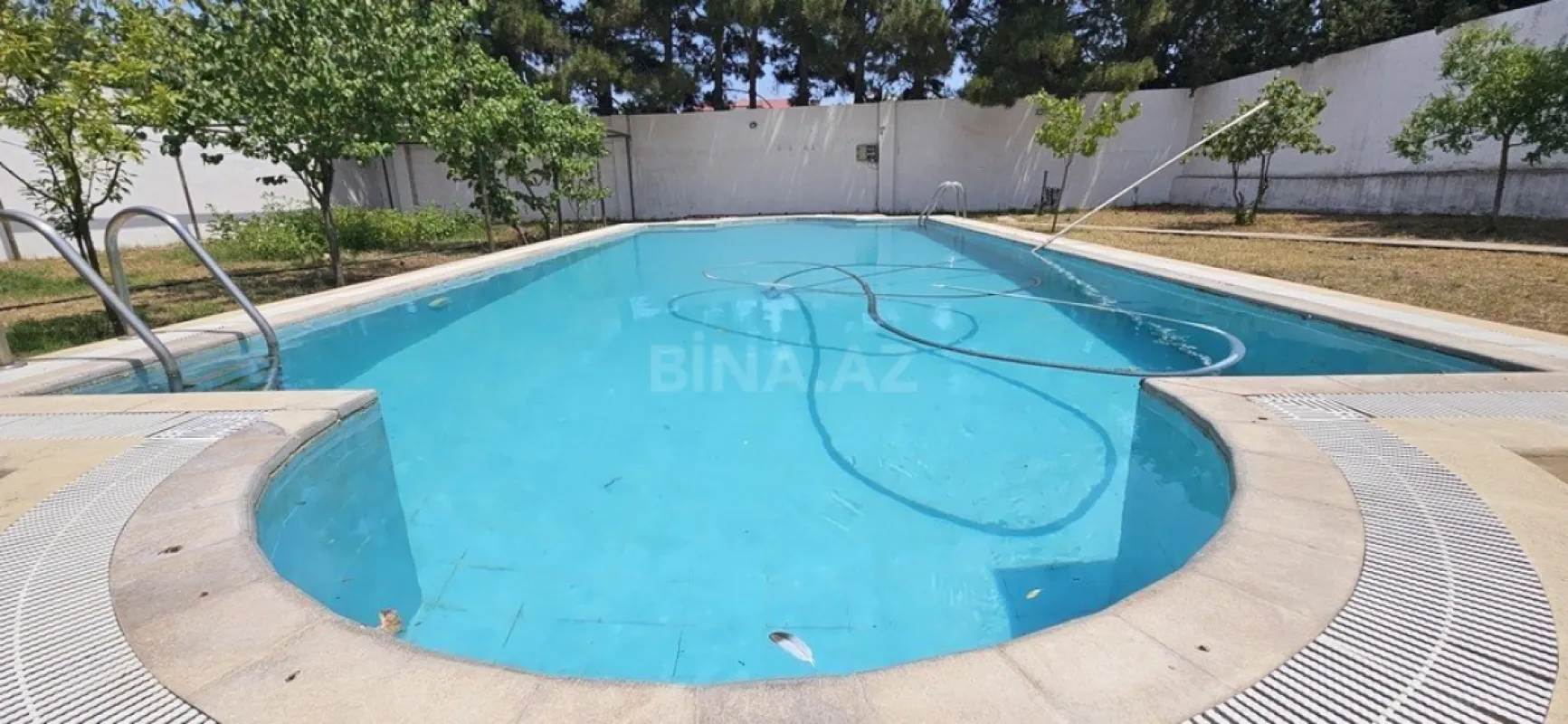 Satılır 7 otaqlı həyət evi 390 m²