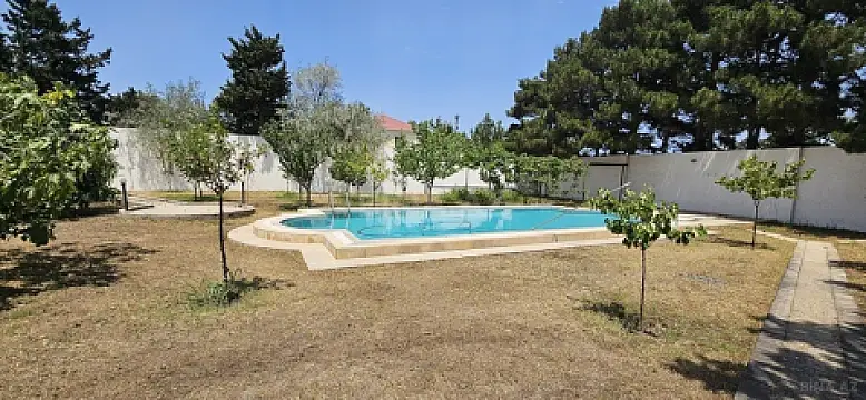 Satılır 7 otaqlı həyət evi 390 m²