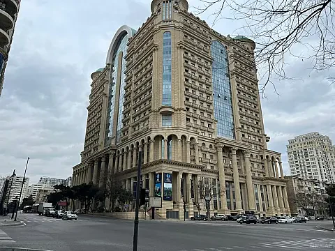 Satılır 4 otaqlı mənzil 200 m² — Bakı 4 otaq 200.00 m²