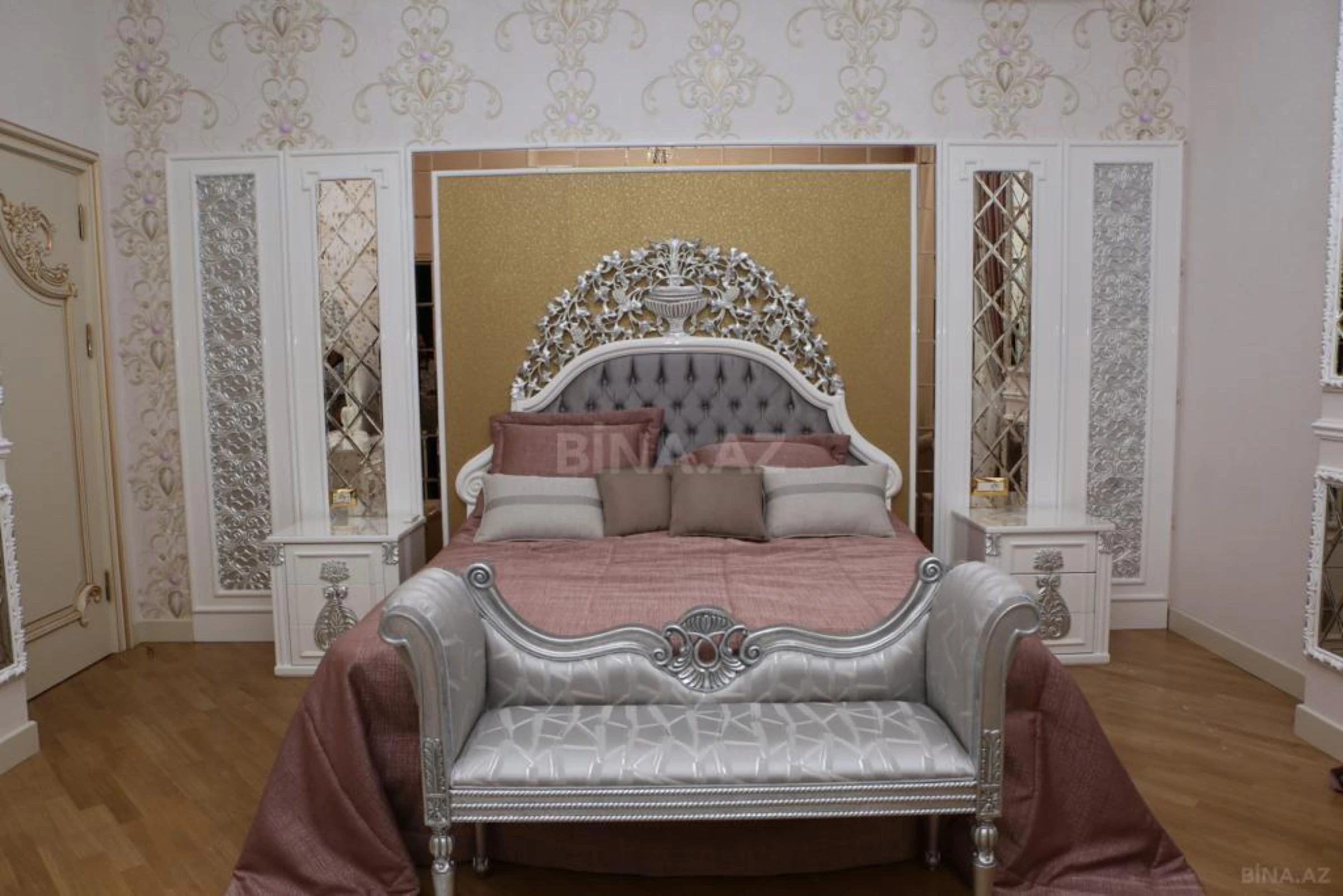 Satılır 5 otaqlı mənzil 315 m²