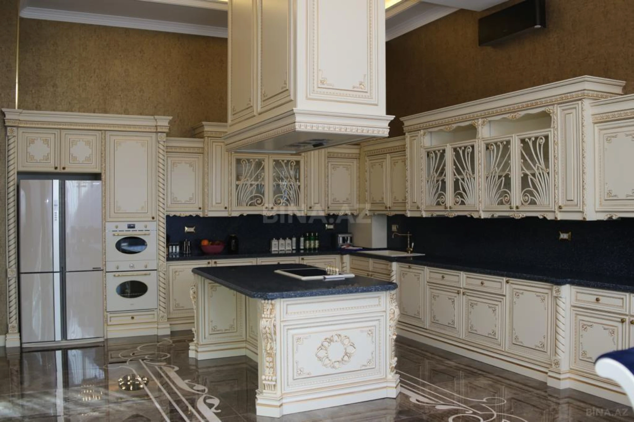 Satılır 5 otaqlı mənzil 315 m²
