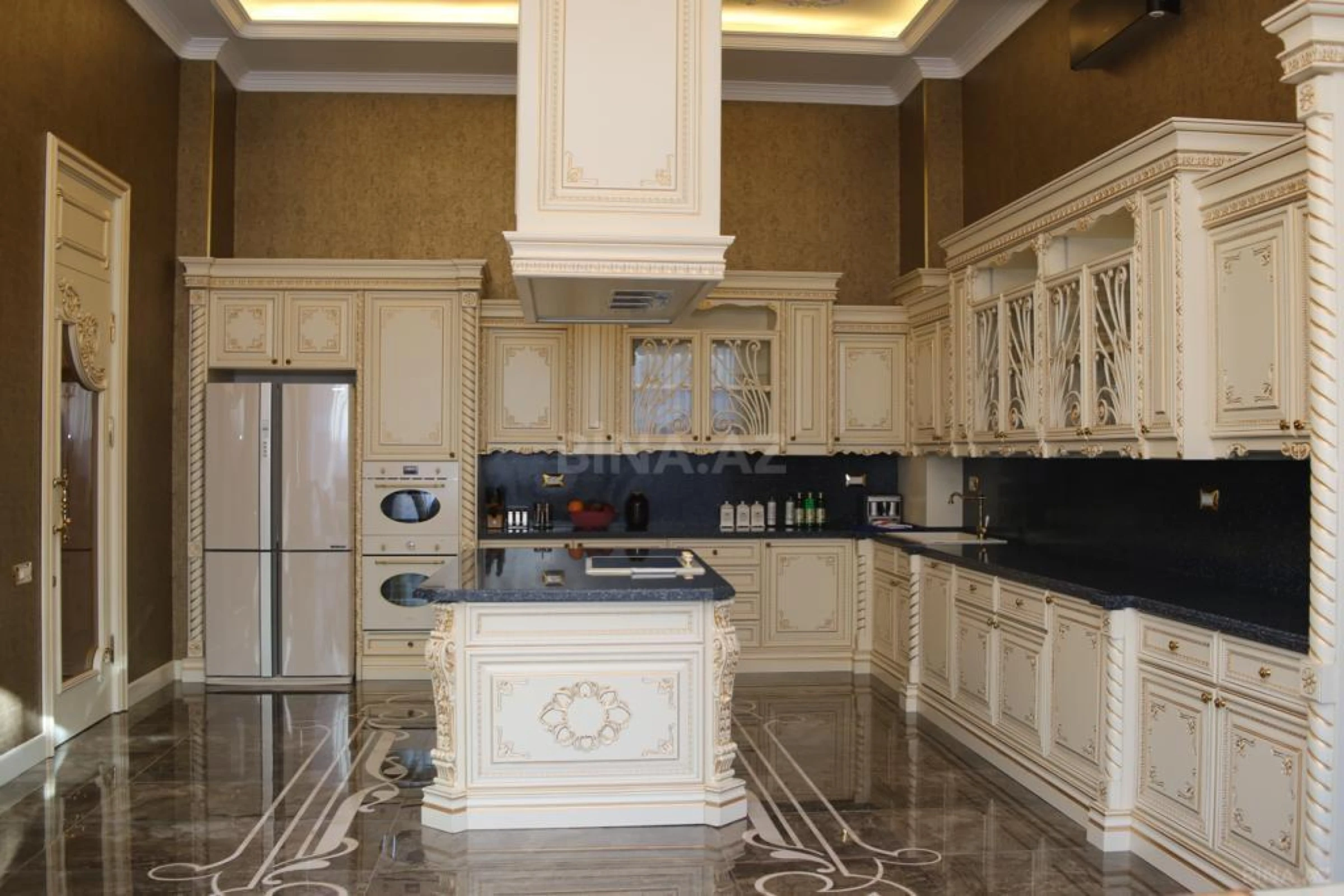 Satılır 5 otaqlı mənzil 315 m²