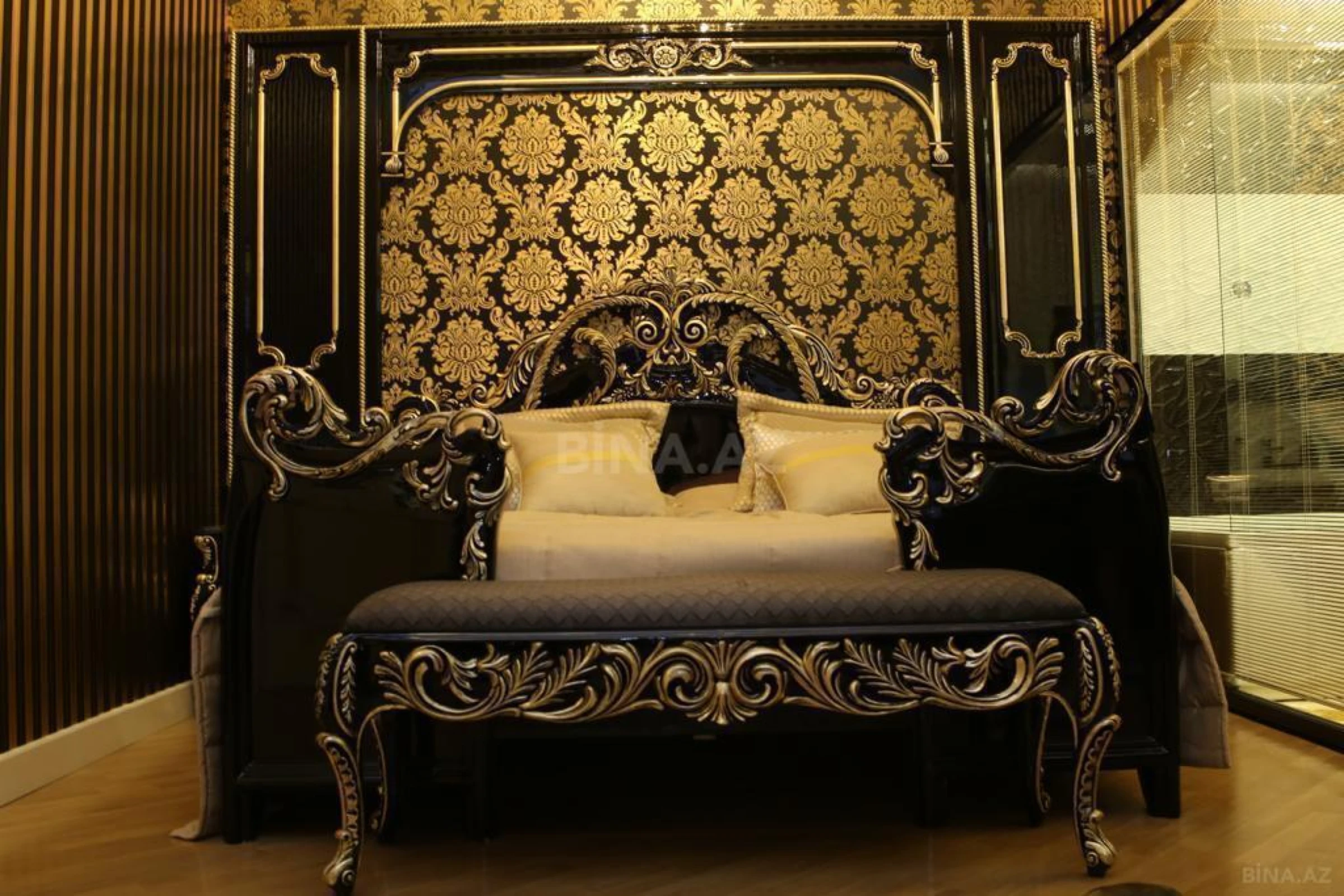 Satılır 5 otaqlı mənzil 315 m²