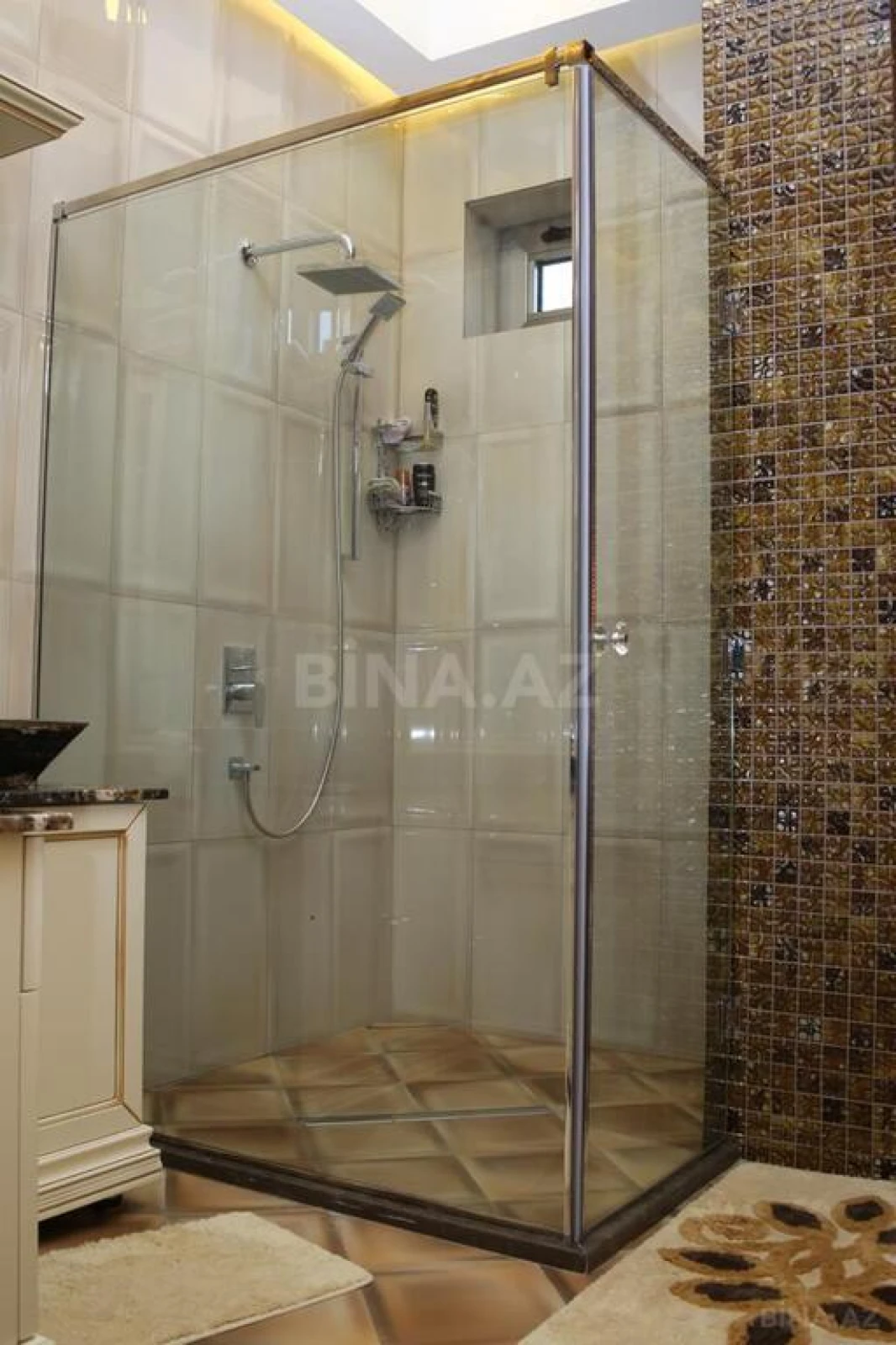 Satılır 5 otaqlı mənzil 315 m²