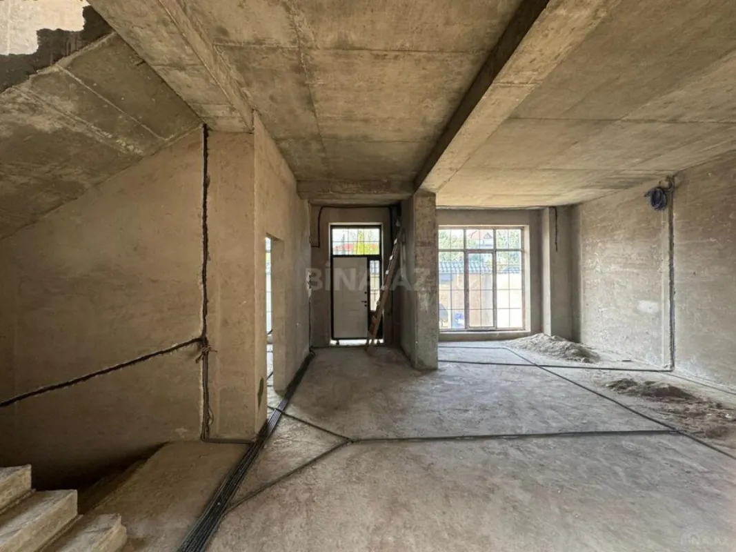 Satılır 6 otaqlı həyət evi 400 m²
