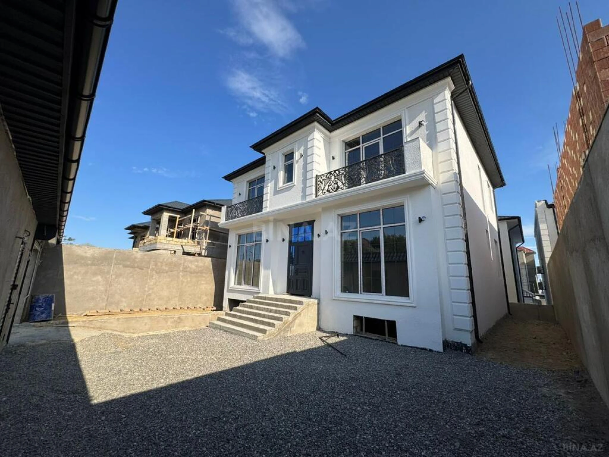 Satılır 6 otaqlı həyət evi 400 m²